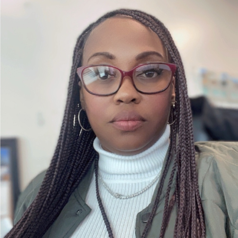 Meet your Posher, Alexis